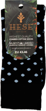 Czarne skarpetki HESE SOX CLUB w jasnoniebieskie kropki, widok z przodu opakowania z metką, rozmiar EU 43-46.