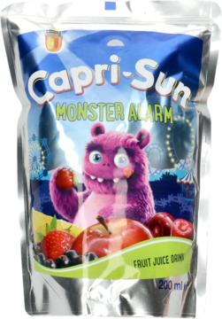 Srebrna saszetka Capri-Sun Monster Alarm, napój owocowy, z fioletowym potworem i owocami, widok z przodu.