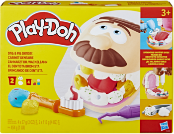 Play-Doh Drill 'n Fill, zestaw dentystyczny w żółtym pudełku. Pacjent z otwartymi ustami, szczoteczka i wiertło.