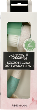 Szczoteczka do twarzy For Your Beauty 2w1 w białym opakowaniu. Widoczne białe włosie i beżowo-zielony uchwyt.