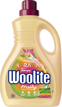 Woolite Keratin Therapy Fruity Mix Colors płyn do prania, beżowa butelka, front, z owocową grafiką i keratyną.