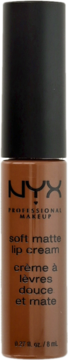 Brązowa matowa szminka NYX Soft Matte Lip Cream w przezroczystej tubce z czarną nakrętką, widok z przodu.