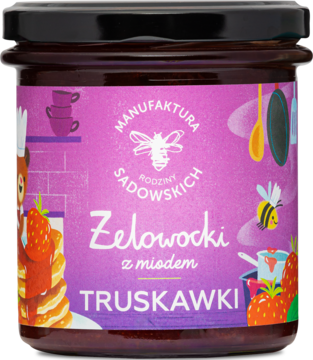 Żelowocki z miodem truskawki w słoiku, fioletowa etykieta z misiem-kucharzem i truskawkami, widok z przodu.