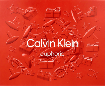 Czerwone opakowanie Calvin Klein Euphoria z białym logo, zdobione wytłoczonymi gwiazdkami i prezentami świątecznymi.