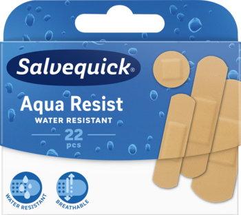 Plastry Salvequick Aqua Resist w niebieskim opakowaniu z widocznymi beżowymi plastrami, wodoodporne i oddychające.