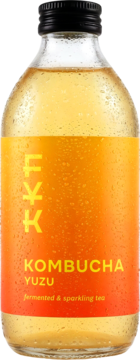 Kombucha Yuzu, fermentowana herbata w szklanej butelce, czarna nakrętka, pomarańczowo-żółta etykieta, widok z przodu.