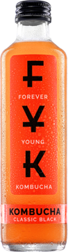 Butelka Forever Young Kombucha Classic Black, bursztynowy napój, czarny napis na mokrej, pomarańczowej etykiecie.