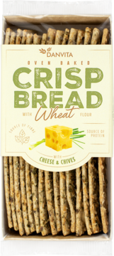 Danvita Crispbread pszenne z serem i szczypiorkiem. Widok z przodu opakowania z grafiką sera i szczypiorku.