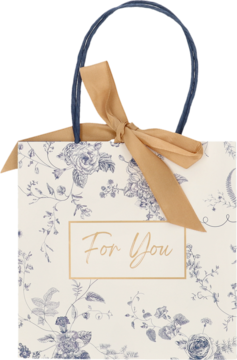 Elegancka torebka prezentowa w kremowym kolorze z niebieskim wzorem kwiatowym i napisem "For You", widok z przodu.