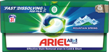 Zielony karton Ariel All-in-1 PODS Mountain Spring 31 szt., z dużą kapsułką i górami, widok z przodu.