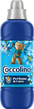 Coccolino Perfume & Care płyn do płukania Passion Flower & Bergamot, butelka ciemnoniebieska z misiem i kwiatami, widok z przodu.