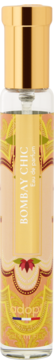 Adopt Bombay Chic perfumy w smukłej butelce z złotą zakrętką. Etykieta z napisem BOMBAY CHIC i egzotycznymi wzorami.
