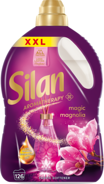 Silan Aromatherapy Magic Magnolia płyn do płukania XXL, fioletowa butelka z magnoliami i złotą nakrętką, widok frontalny.
