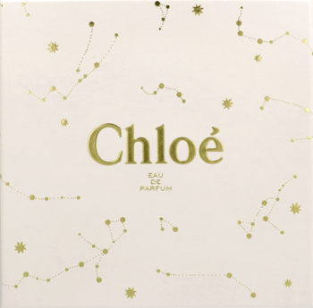 Kremowo-złote pudełko perfum Chloe Eau de Parfum z wzorem gwiazd i konstelacji, widok z przodu.