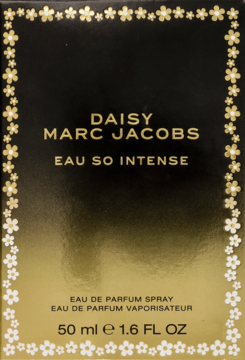 Czarno-złote pudełko perfum Daisy Marc Jacobs Eau So Intense 50 ml, z motywem stokrotek, widok z przodu.