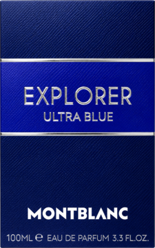 Granatowe pudełko Montblanc Explorer Ultra Blue męskiej wody perfumowanej, z napisami w srebrze i bieli.