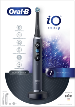 Oral-B iO Series 9 Black Onyx szczoteczka elektryczna na stacji, na tle jej opakowania z cechami.