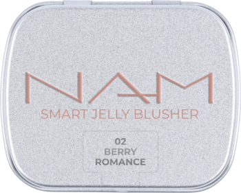 NAM Smart Jelly Blusher 02 Berry Romance, srebrny kwadratowy kompakt z brokatem i różowozłotym logo, widok z góry.