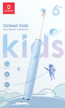 Oclean Kids sonic electric toothbrush, jasnoniebieska, z astronautą i napisem FUN, widok pod kątem.