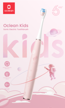 Oclean Kids różowa elektryczna szczoteczka soniczna z grafiką, na tle z astronautą i dużym napisem "Kids".