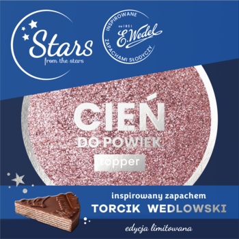 Cień-topper Stars x Wedel 03 zjawiskowy, różowo-beżowy, z brokatem, na granatowym tle z kawałkiem torcika Wedlowskiego.