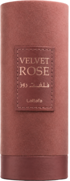 Cylindryczne opakowanie wody perfumowanej Lataffa Velvet Rose, różowe złoto, zamszowa tekstura, prostokątna etykieta.