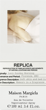 Maison Margiela Replica Lazy Sunday Morning EDT, białe pudełko z obrazem osoby w pościeli, oddającym zapach miękkiej skóry.