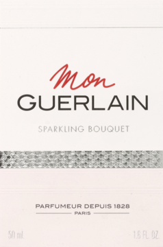 Białe pudełko wody perfumowanej Guerlain Mon Sparkling Bouquet 50ml, z czerwonym 'Mon' i szarym wzorem. Widok z przodu.