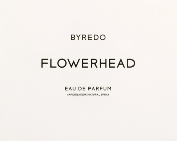 Minimalistyczna etykieta perfum Byredo Flowerhead Eau de Parfum z czarnym napisem na białym tle, widok z przodu.
