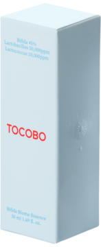 Jasnoniebieskie opakowanie esencji TOCOBO Bifida Biome Essence z czerwonym logo i wytłoczonym okiem, widok pod kątem.