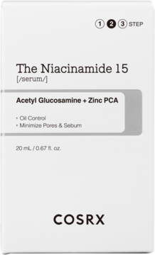Białe pudełko serum Cosrx The Niacinamide 15. Frontalny widok, szary panel z opisem 'Oil Control' i 'Minimize Pores'.