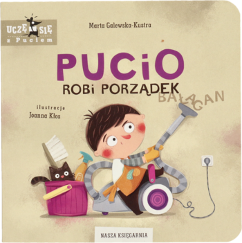 Okładka książki Pucio Robi Porządek. Pucio z odkurzaczem i kotem w wiadrze z akcesoriami do sprzątania.