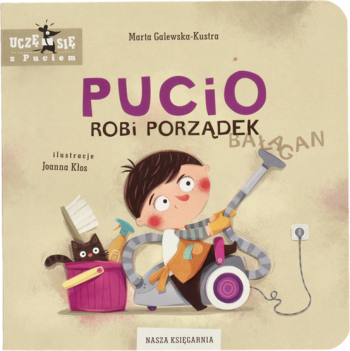 Okładka książki Pucio Robi Porządek. Pucio z odkurzaczem i kotem w wiadrze z akcesoriami do sprzątania.