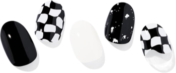 Zestaw hybrydowych naklejek Ohora Checkers: czarne, białe, szachownicowe i nakrapiane wzory na paznokcie.
