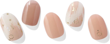 Pięć hybrydowych naklejek Ohora Almond Blossom w odcieniach nude, brzoskwini, ze złotymi wzorami.