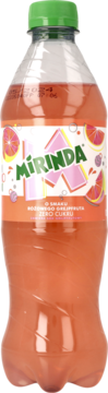 Mirinda Pink Grapefruit Zero Sugar w plastikowej butelce, pomarańczowy napój, zielona nakrętka, widok z przodu