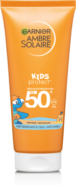 Pomarańczowa tubka kremu do opalania Garnier Ambre Solaire Kids SPF 50+, widok z przodu, z niebieskim dinozaurem.