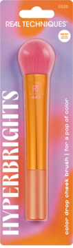 Front view Real Techniques Hyperbrights color drop cheek brush RT 449, z różowym włosiem i pomarańczowym uchwytem.