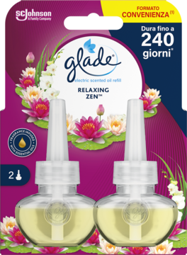Glade Relaxing Zen, 2 wkłady do odświeżacza powietrza, w fioletowym opakowaniu z liliami wodnymi, z przodu.