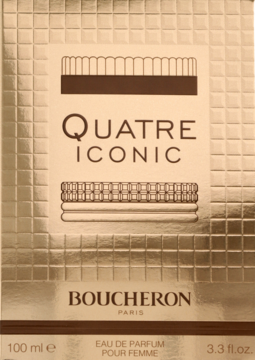 Boucheron Quatre Iconic EDP, złote pudełko z wytłoczoną kratką i dwoma ozdobnymi paskami, widok z przodu.