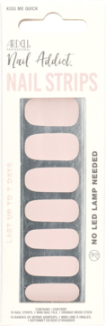 Opakowanie Ardell Nail Addict Nail Strips Kiss Me Quick, mlecznoróżowe, z widocznymi 7 paskami do paznokci.