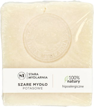 Szare mydło potasowe Stara Mydlarnia w przezroczystej folii, beżowe, z etykietą 100% natury.