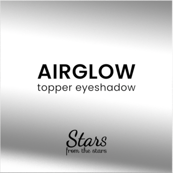 Srebrne, metaliczne opakowanie AIRGLOW topper eyeshadow z czarnym tekstem i logo Stars from the stars, widok z przodu.