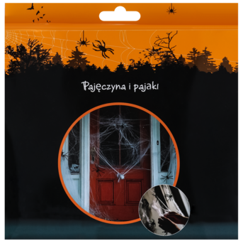 Biała nylonowa pajęczyna dekoracyjna z czarnymi pająkami, rozciągnięta na czerwonych drzwiach, zbliżenie.