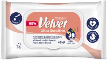 Białe opakowanie chusteczek NEW Velvet Ultra Sensitive, nawilżany papier toaletowy, 48 sztuk, widok z przodu.