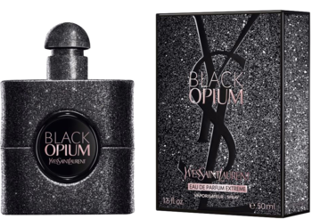Black Opium Extreme YSL: czarny, brokatowy flakon obok pudełka. Widok z przodu, butelka po lewej.