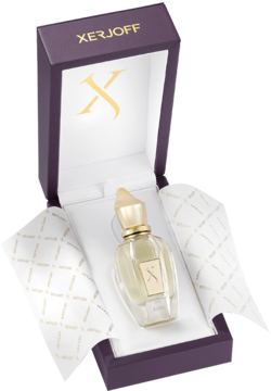 Flakon perfum Xerjoff Lua w otwartym, purpurowym pudełku z aksamitnym wykończeniem i złotym logo.