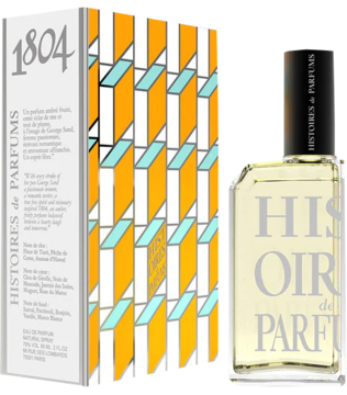 Woda perfumowana Histoires de Parfums 1804 George Sand, przezroczysta butelka i szare pudełko z wzorem.