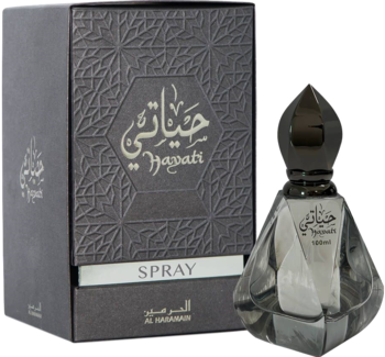 Hayati Al Haramain, orientalno-kwiatowa woda perfumowana w szarej, fasetowanej butelce z ciemnym kapslem, obok tłoczonego kartoniku.