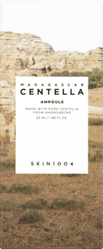 Skin1004 Madagascar Centella Ampoule 55ml, kojąca ampułka w białym opakowaniu z czarnym tekstem na tle skał.